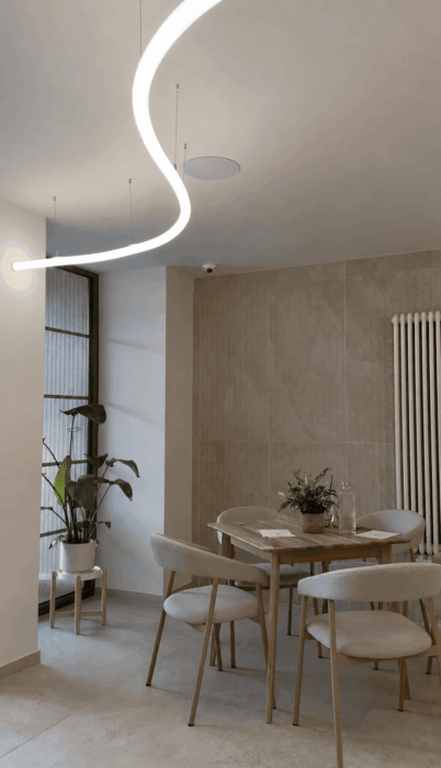 Organické osvetlenie interiéru pomocou COLORS LED NeonFlex NNR40
